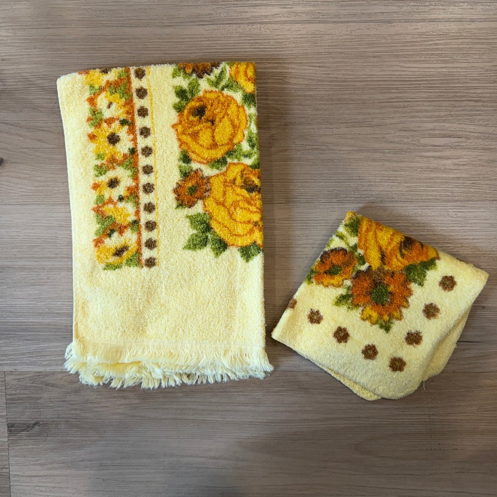 Vintage Yellow Floral Dundee Golden Crown Hand Towel and Wash Cloth